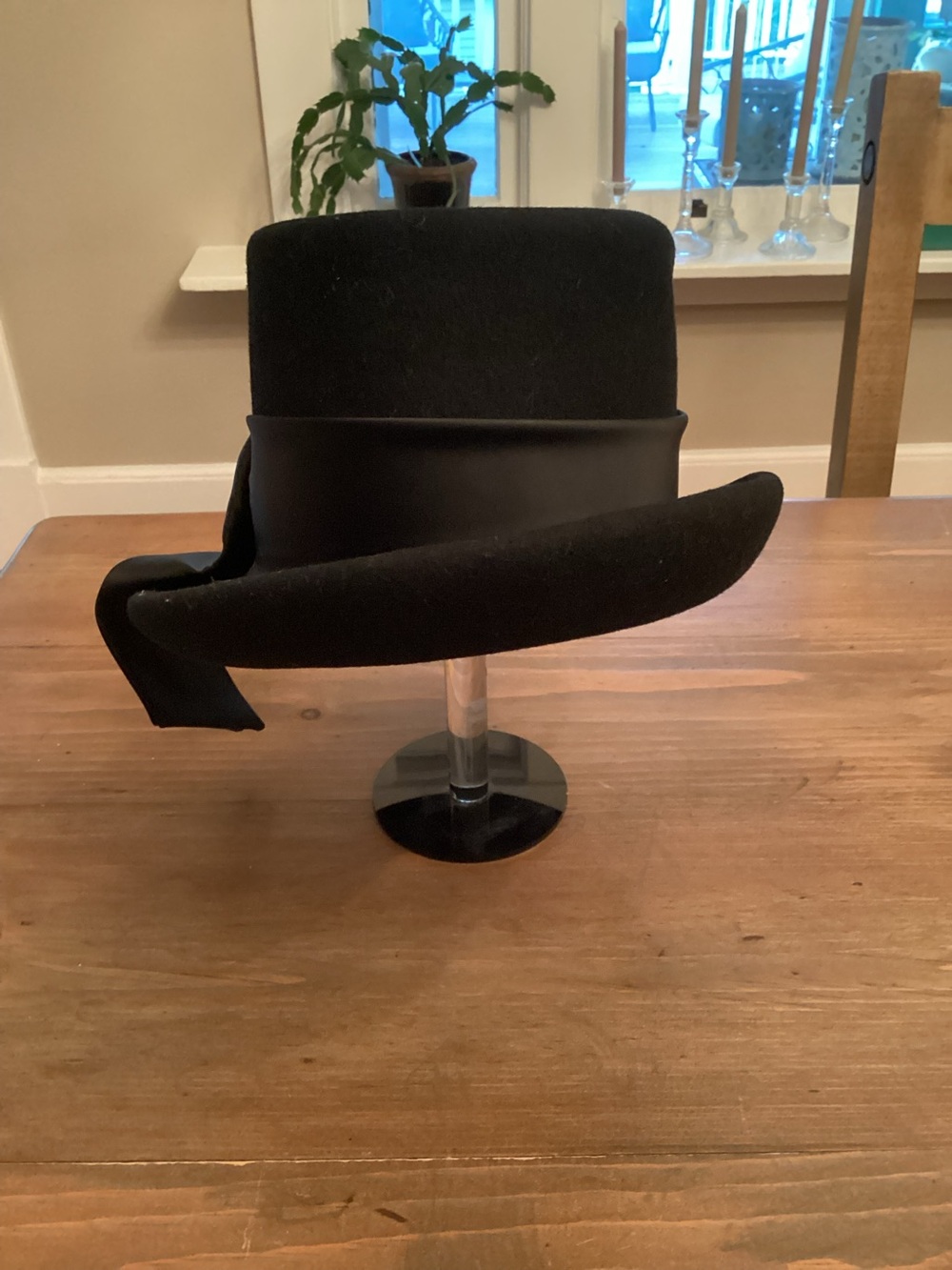 VINTAGE RUTZ NANNETTE CHAPEAU MID CENTURY BLACK STRUCTURED WOOL TOP HAT WITH BOW
